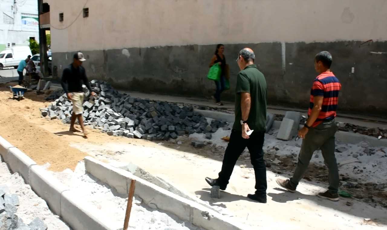 Camacã: Prefeitura inicia o calçamento no novo acesso da Travessa Carlos Gomes